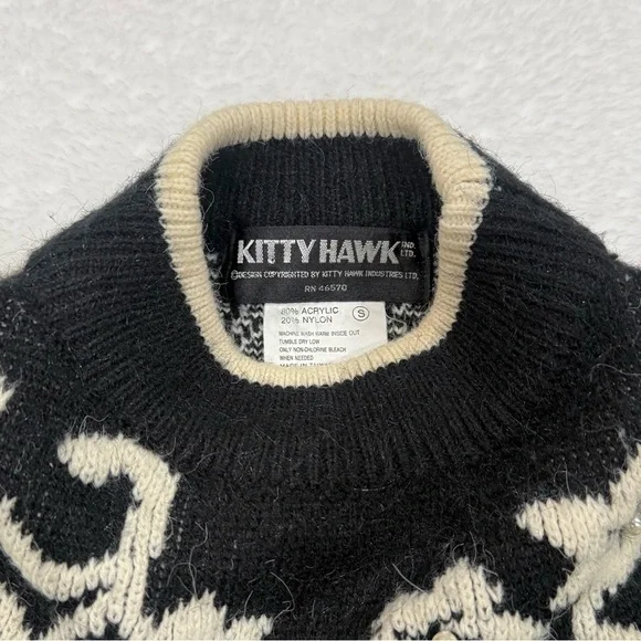 Kittyhawk Vintage Black & White Floral Knit Sweater - Picture 4 of 4